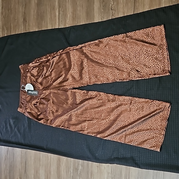 Boohoo, leopard print, satin, straight leg, chocolate brown, size 12 pants - Picture 1 of 13